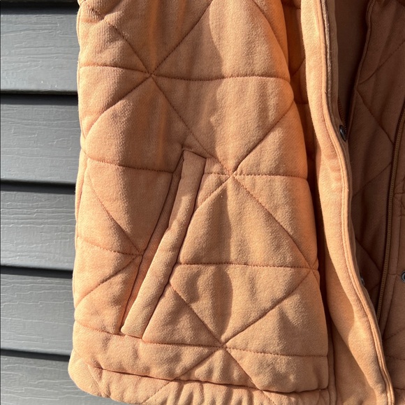 Women’s  Tan Quilted Vest - Picture 4 of 9